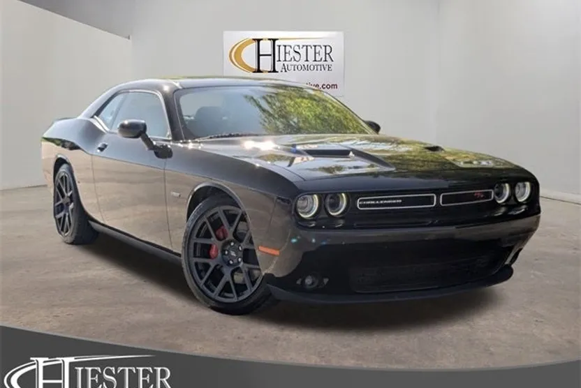 2018 Dodge Challenger R/T photo 1