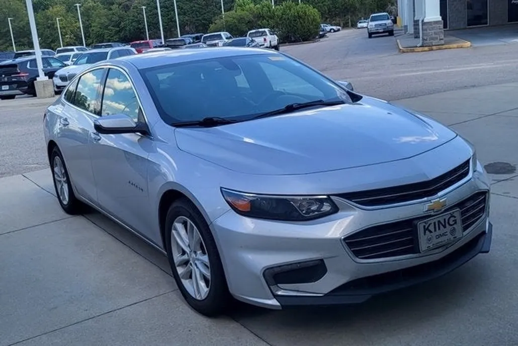 2018 Chevrolet Malibu 1LT photo 1