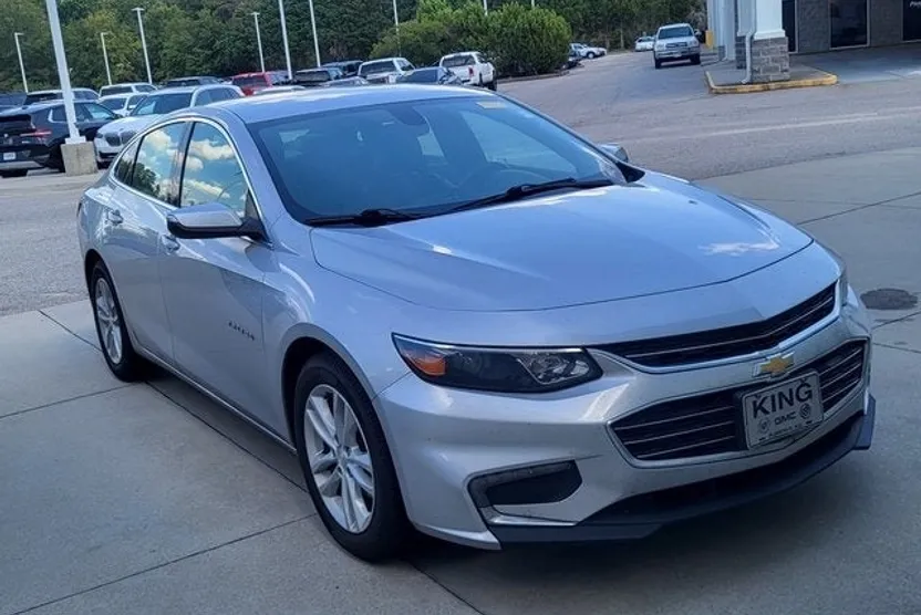 2018 Chevrolet Malibu 1LT photo 1