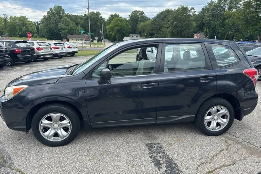 2014 Subaru Forester 2.5i photo 1