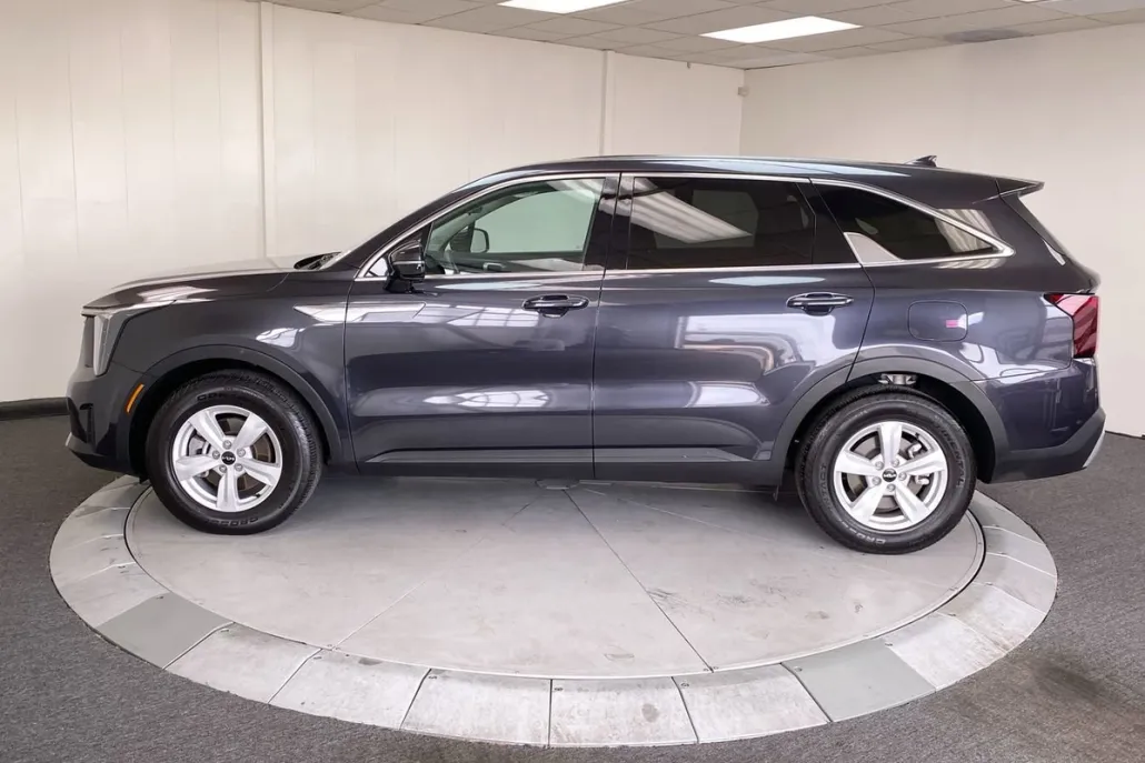 2025 Kia Sorento LX photo 1