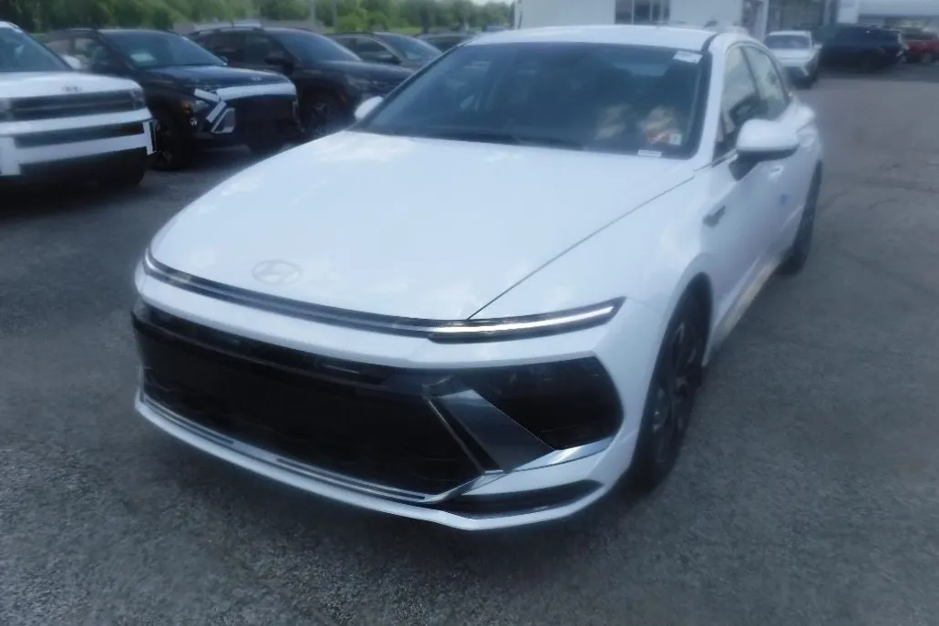 2025 Hyundai Sonata SEL photo 1