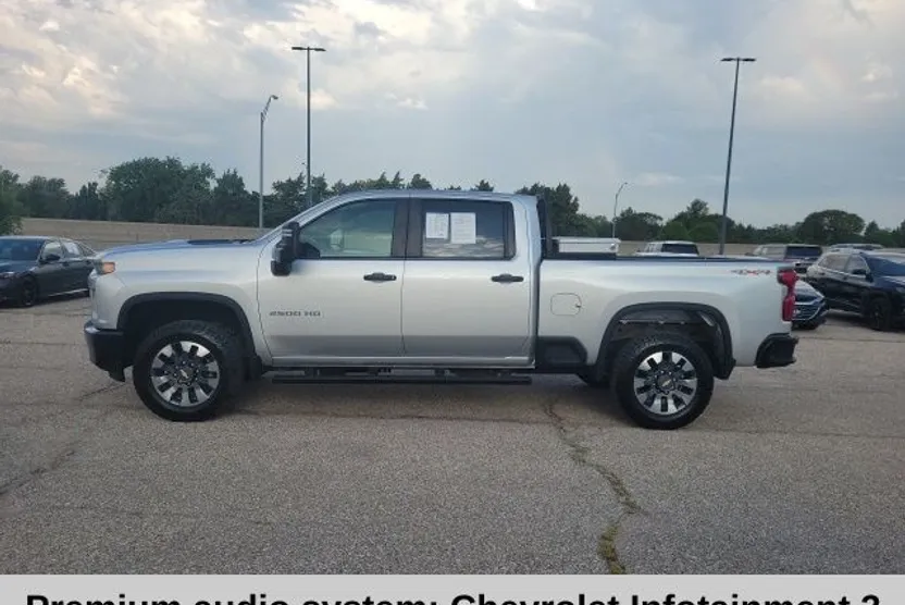 2022 Chevrolet Silverado 2500HD Custom photo 1