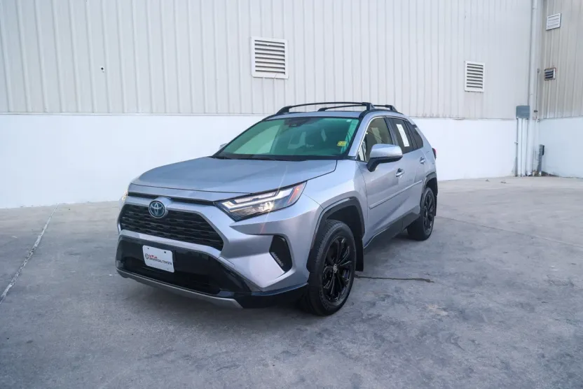 2024 Toyota RAV4 Hybrid SE photo 1