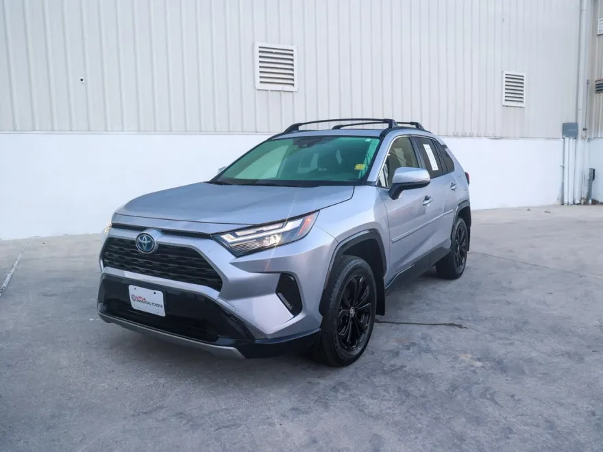 2024 Toyota RAV4 Hybrid SE photo 1