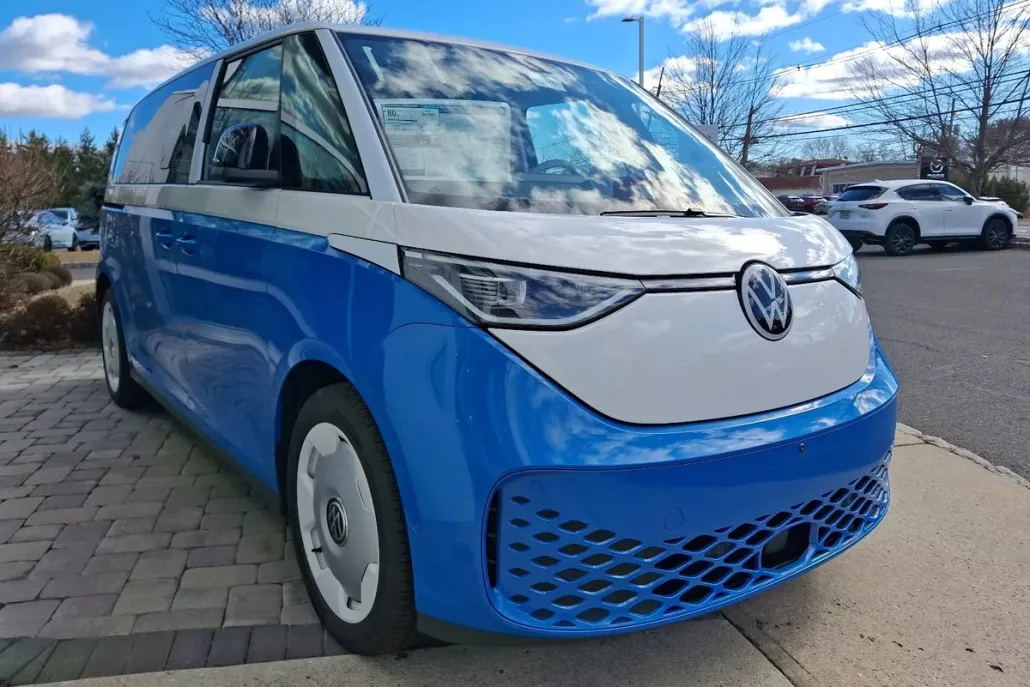 2025 Volkswagen ID. Buzz photo 1