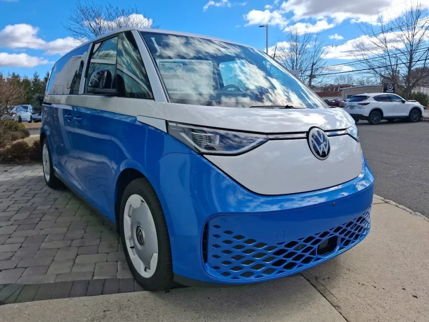 2025 Volkswagen ID. Buzz photo 1