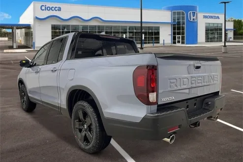 2026 Honda Ridgeline Black Edition photo 3