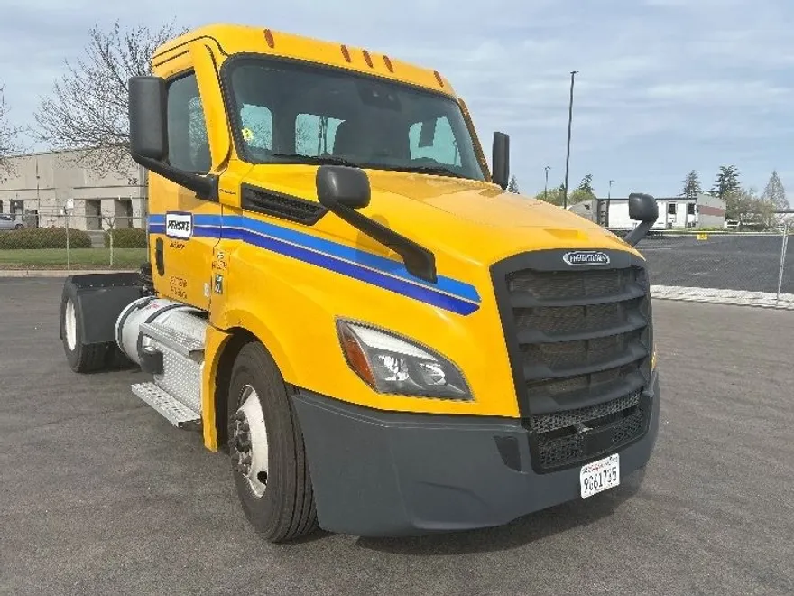 2022 Freightliner Cascadia 126" Day cab photo 1