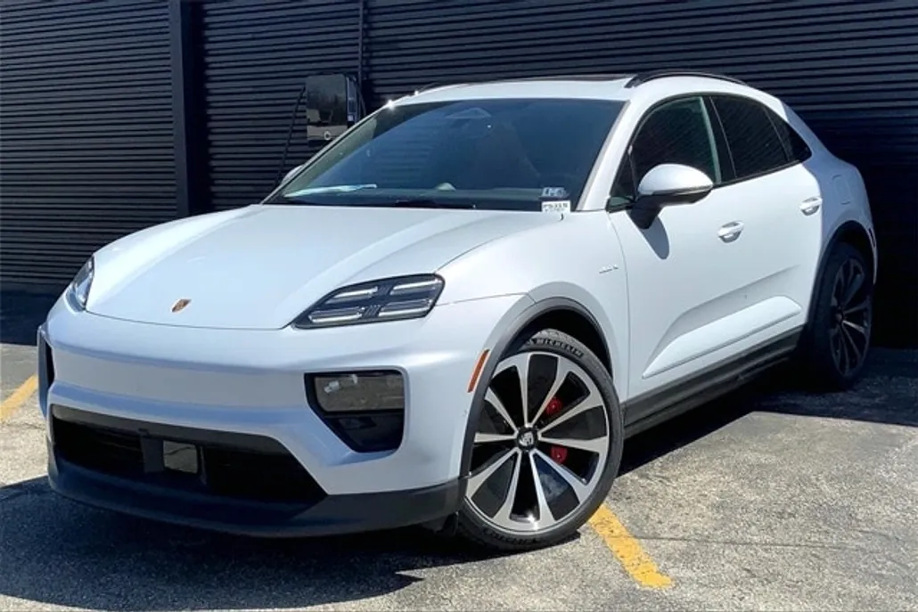 2025 Porsche Macan Electric photo 1