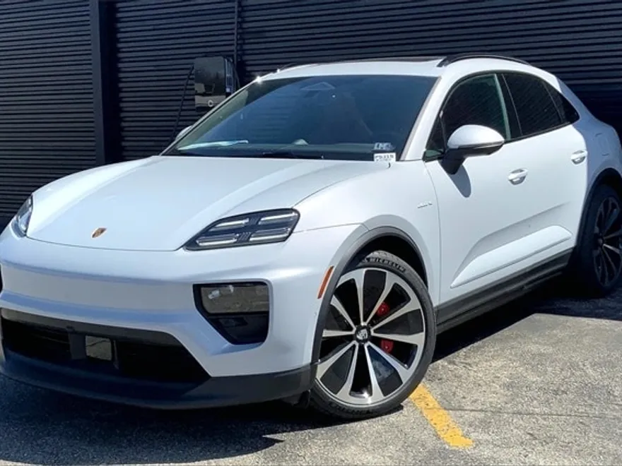 2025 Porsche Macan Electric photo 1
