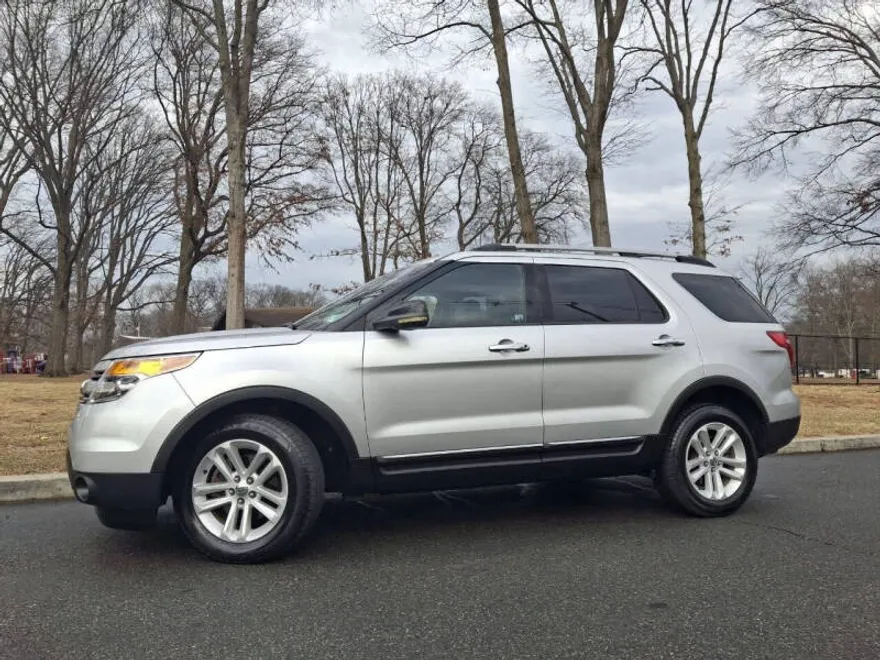2011 Ford Explorer XLT photo 1