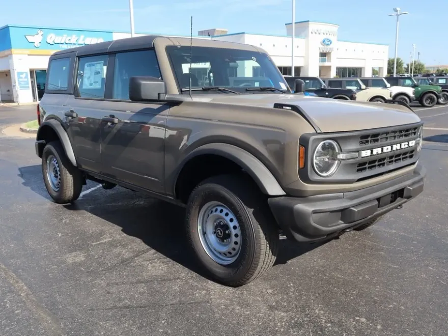 2025 Ford Bronco Base photo 1