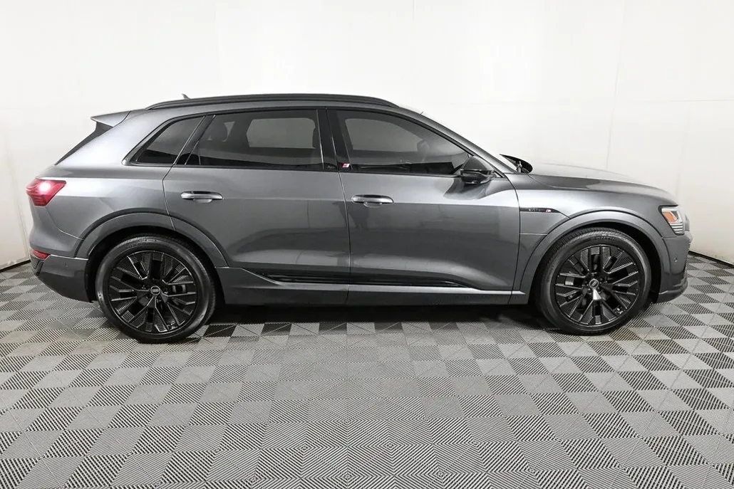 2024 Audi Q8 E-tron Prestige photo 1