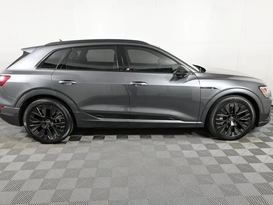 2024 Audi Q8 E-tron Prestige photo 1