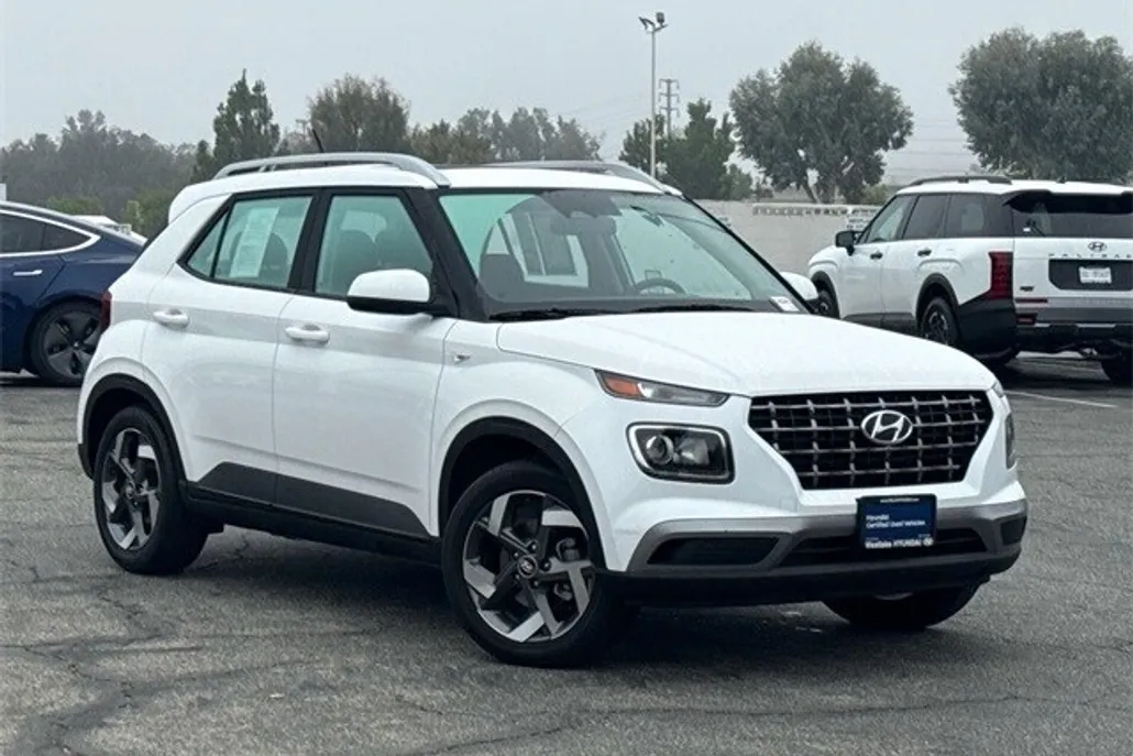 2023 Hyundai Venue SEL photo 1