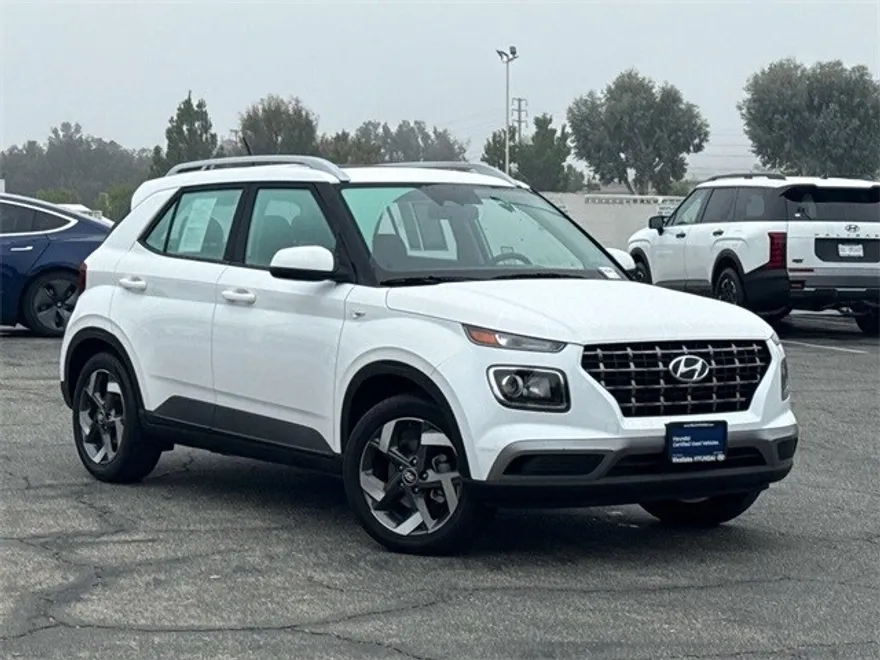 2023 Hyundai Venue SEL photo 1