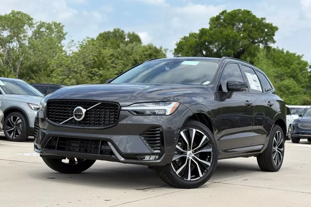 2025 Volvo XC60 B5 Plus photo 1