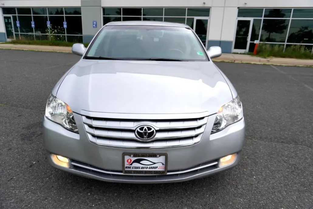 2005 Toyota Avalon XL photo 1