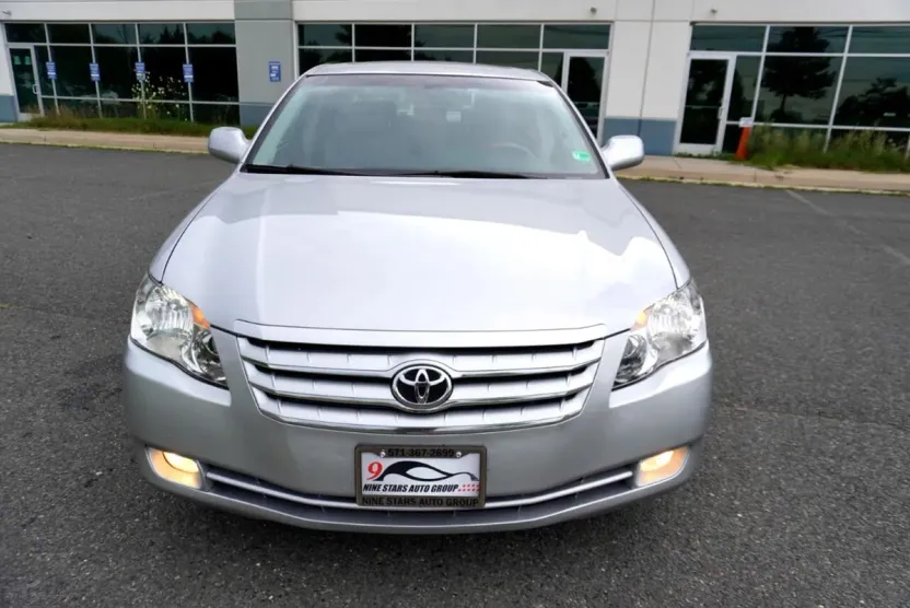 2005 Toyota Avalon XL photo 1