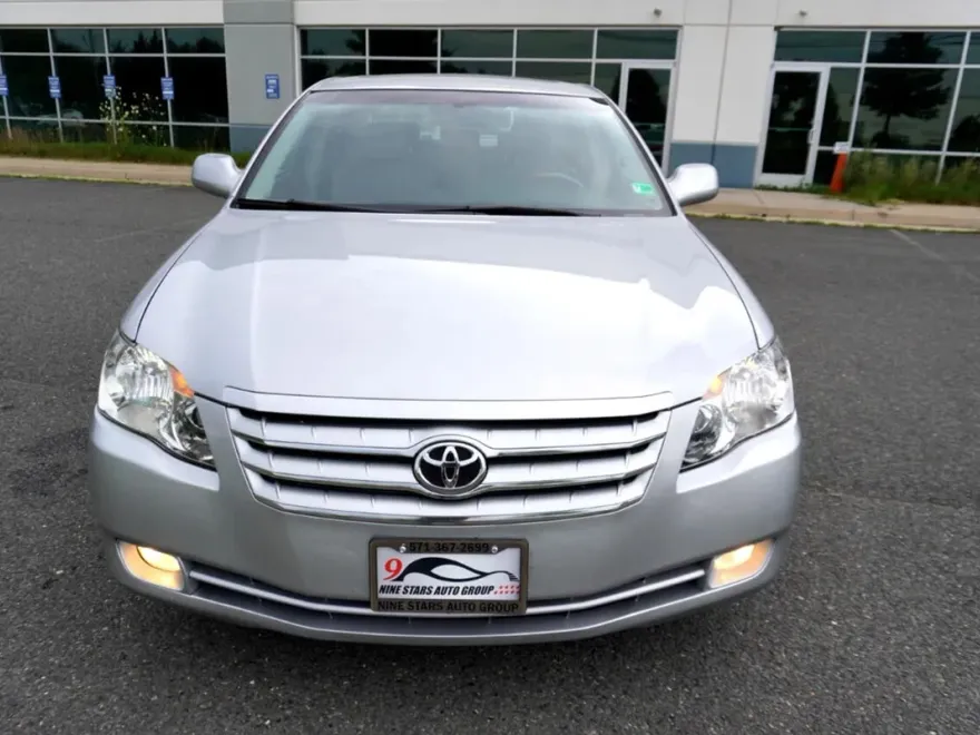 2005 Toyota Avalon XL photo 1