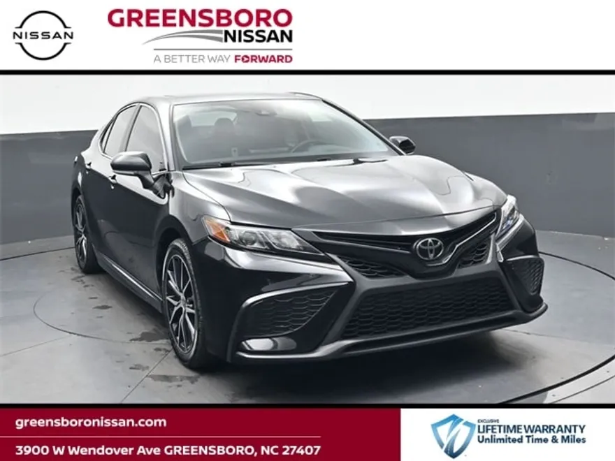 2022 Toyota Camry SE photo 1