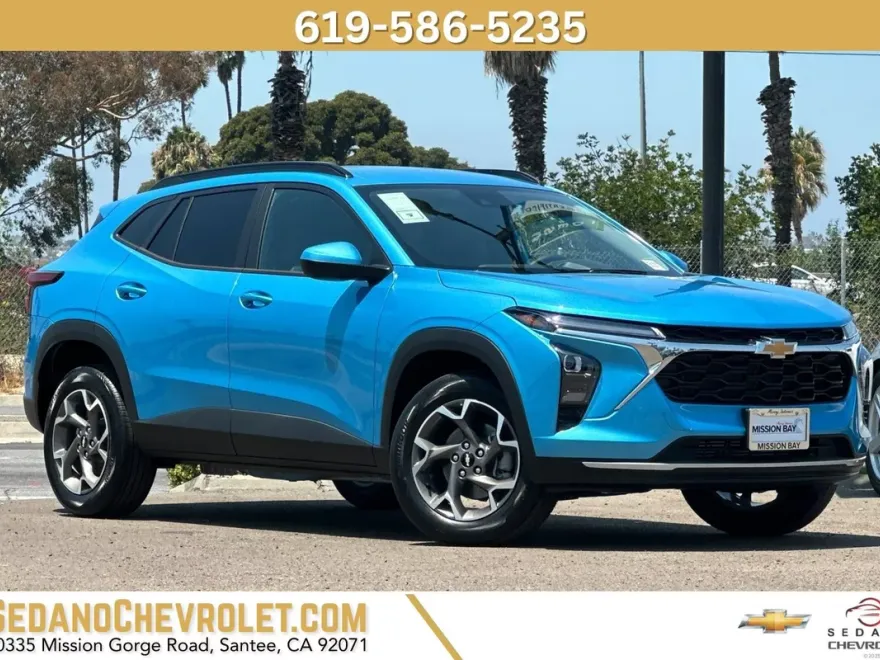 2025 Chevrolet Trax LT photo 1