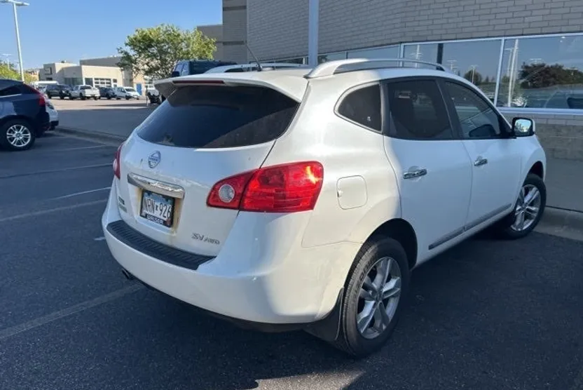 2012 Nissan Rogue SV photo 1