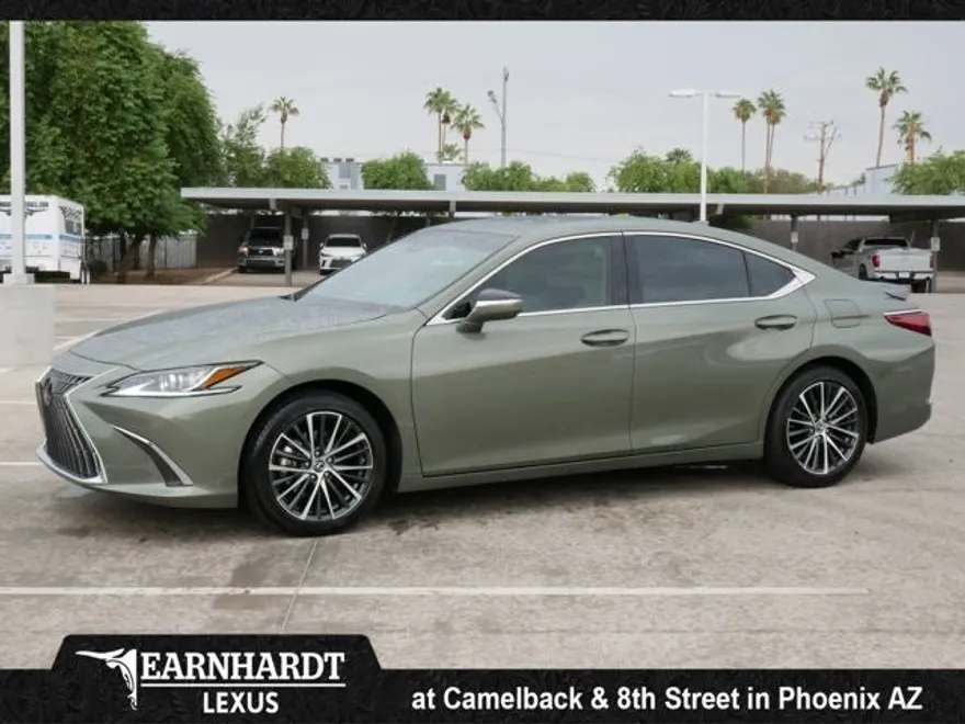2025 Lexus ES 300h photo 1