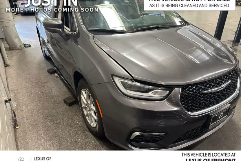 2022 Chrysler Pacifica Touring L photo 1