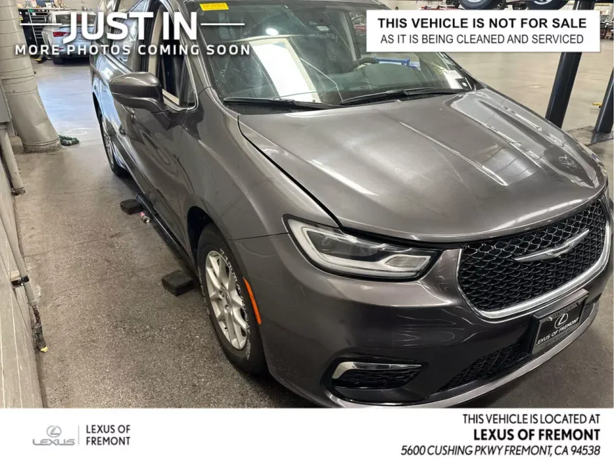 2022 Chrysler Pacifica Touring L photo 1