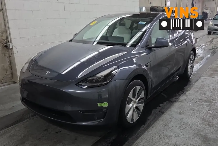 2022 Tesla Model Y Long Range photo 1