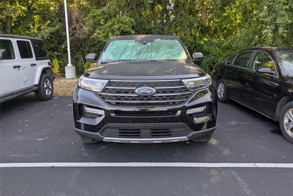 2022 Ford Explorer XLT photo 1