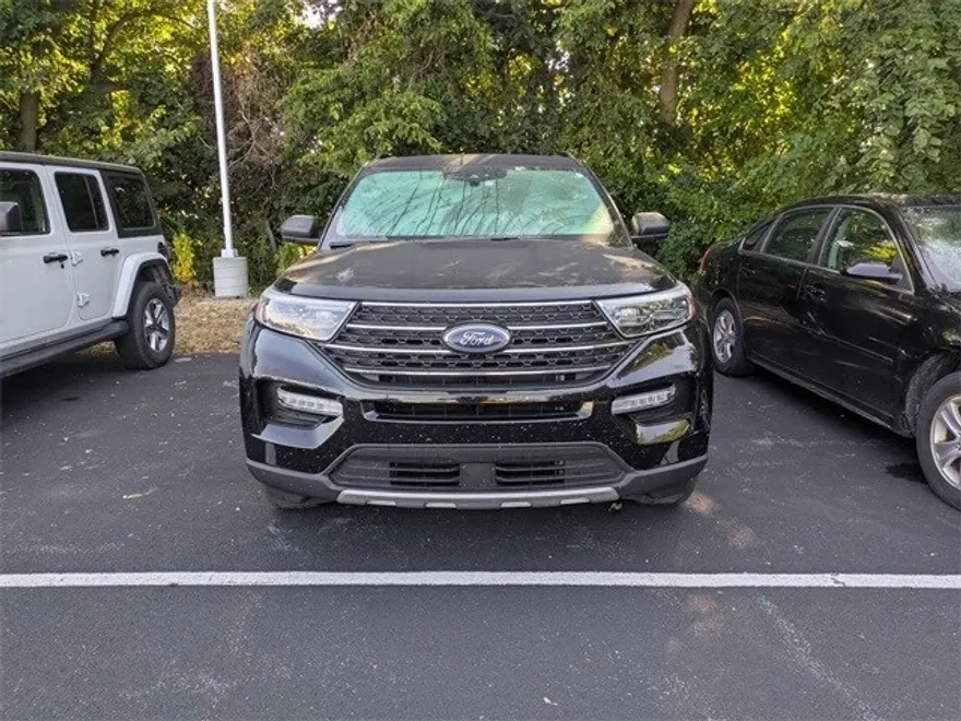 2022 Ford Explorer XLT photo 1