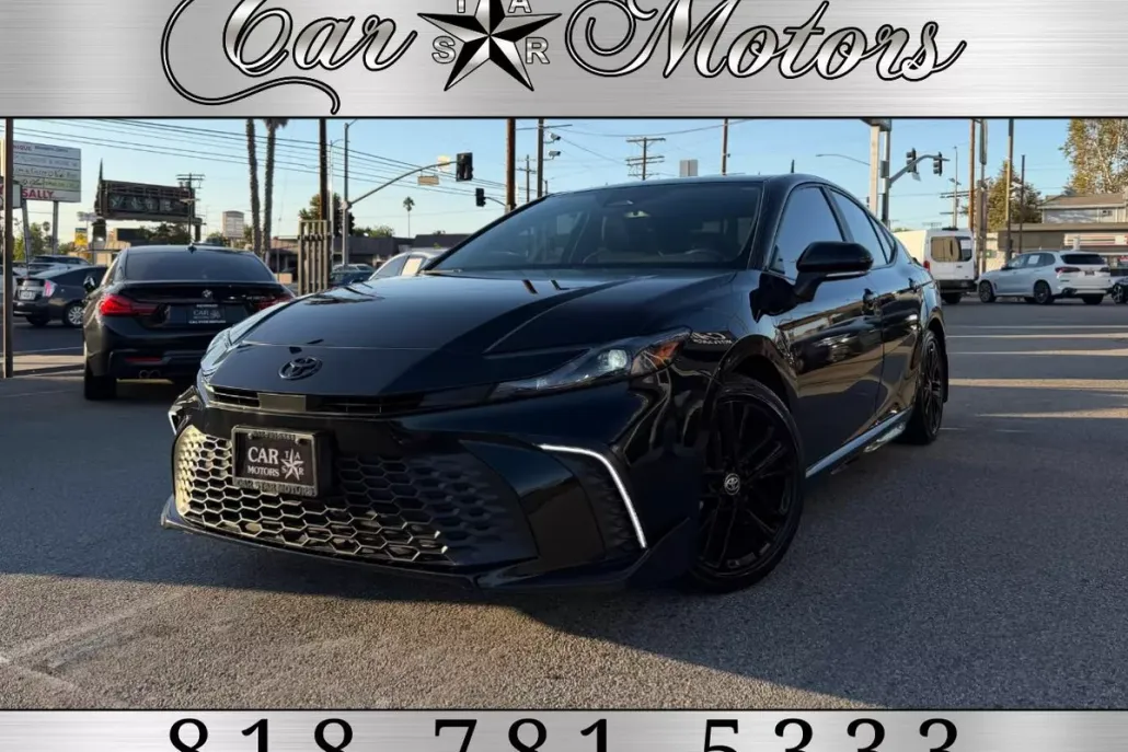 2025 Toyota Camry Hybrid XLE photo 1