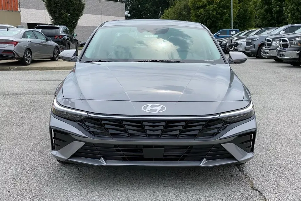 2025 Hyundai Elantra Limited photo 1
