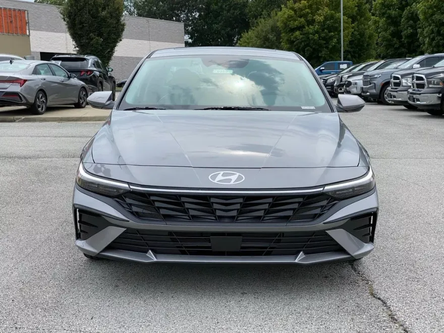 2025 Hyundai Elantra Limited photo 1