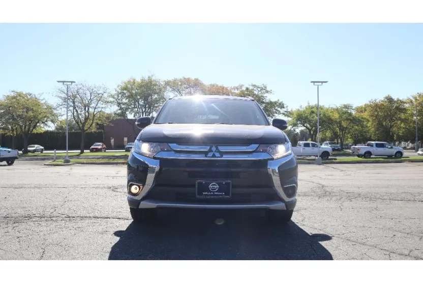 2016 Mitsubishi Outlander ES photo 1