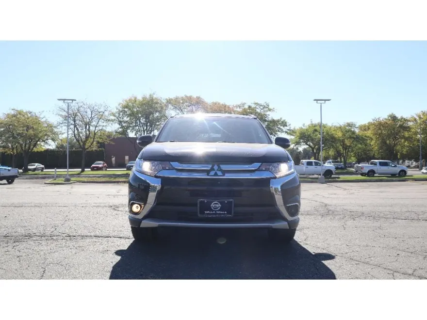 2016 Mitsubishi Outlander ES photo 1
