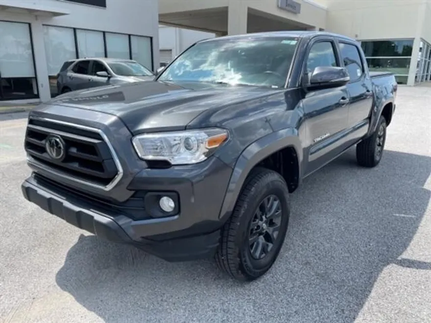 2022 Toyota Tacoma SR5 V6 photo 2