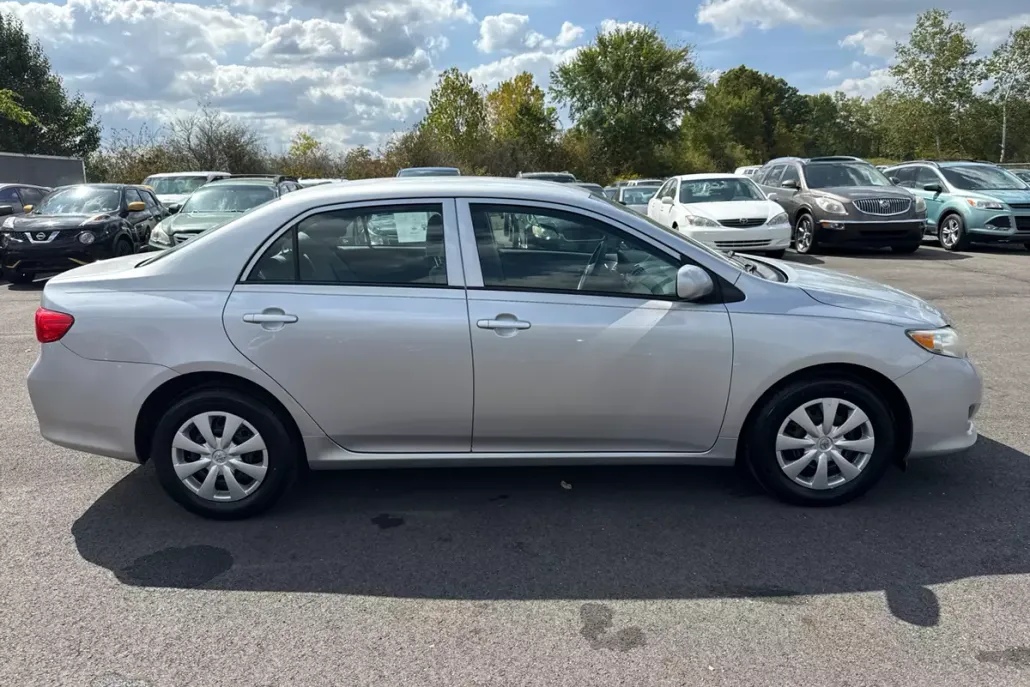 2010 Toyota Corolla photo 1