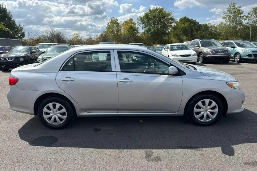 2010 Toyota Corolla photo 1