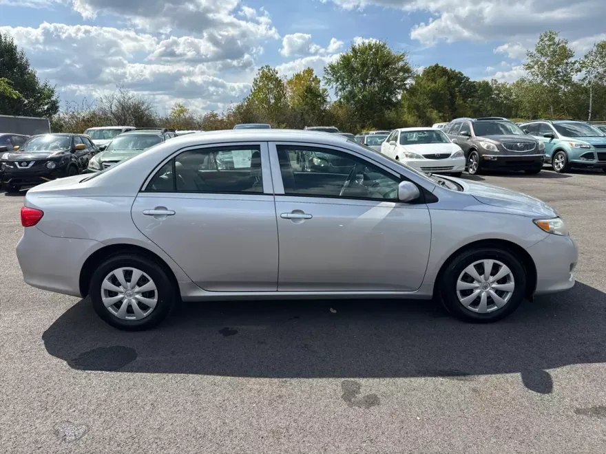 2010 Toyota Corolla photo 1