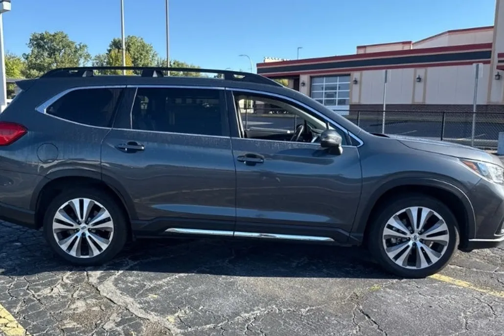 2021 Subaru Ascent Limited photo 1