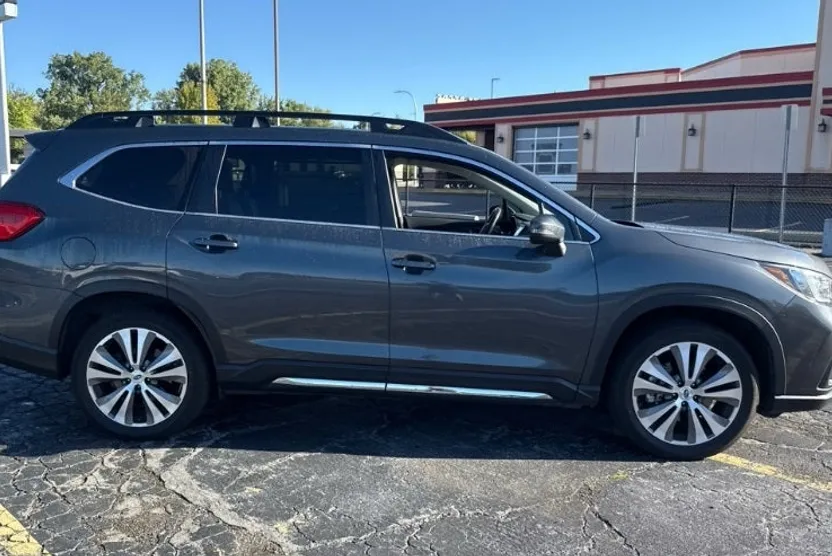 2021 Subaru Ascent Limited photo 1