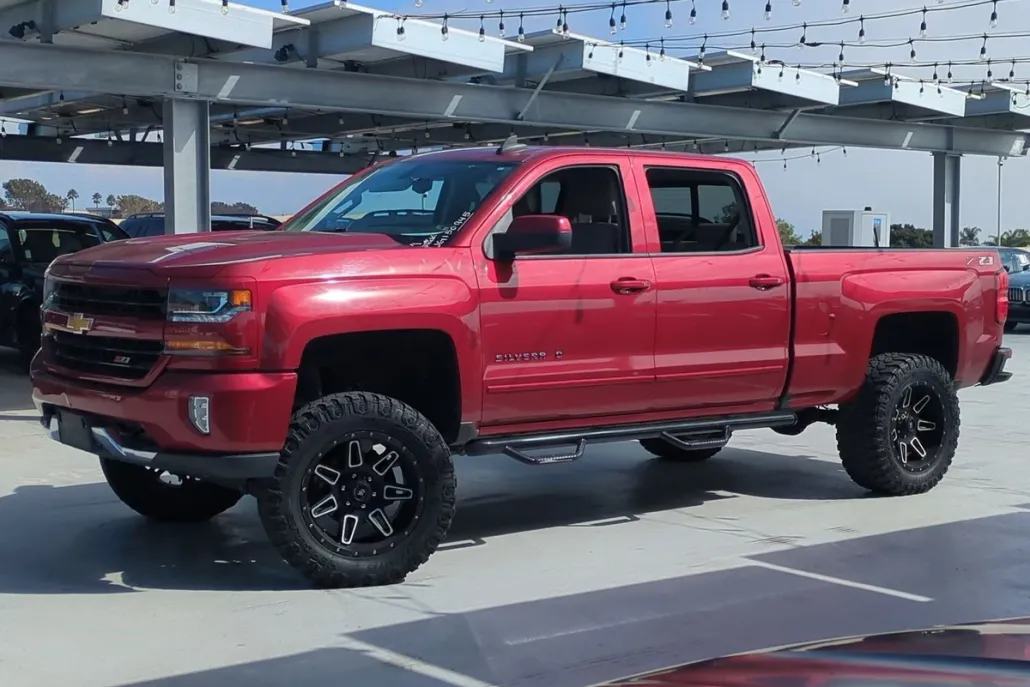 2018 Chevrolet Silverado 1500 LT photo 1