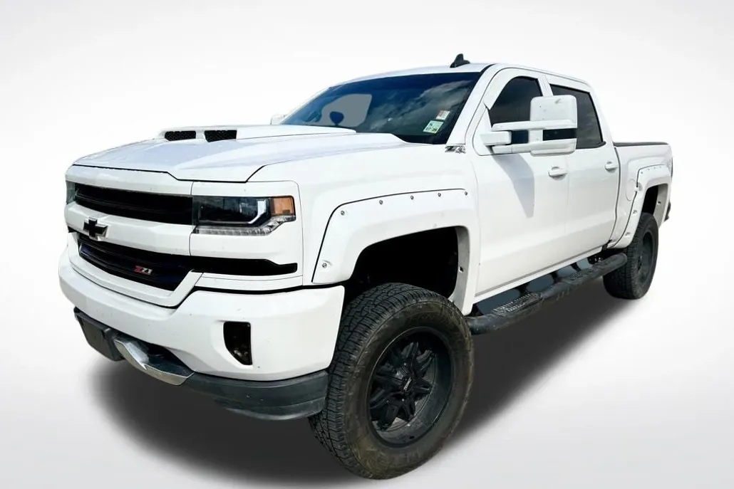 2017 Chevrolet Silverado 1500 LT2 photo 1