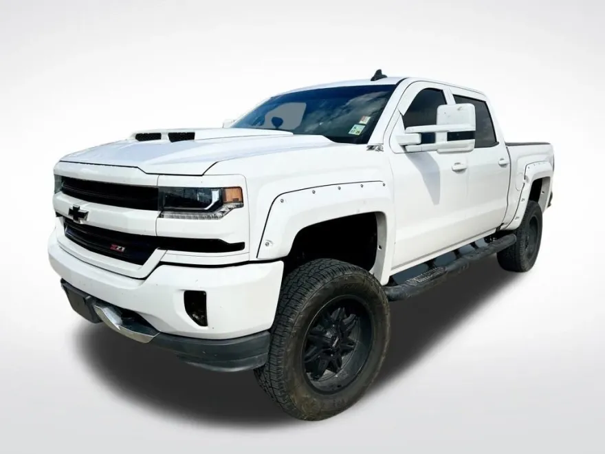 2017 Chevrolet Silverado 1500 LT2 photo 1