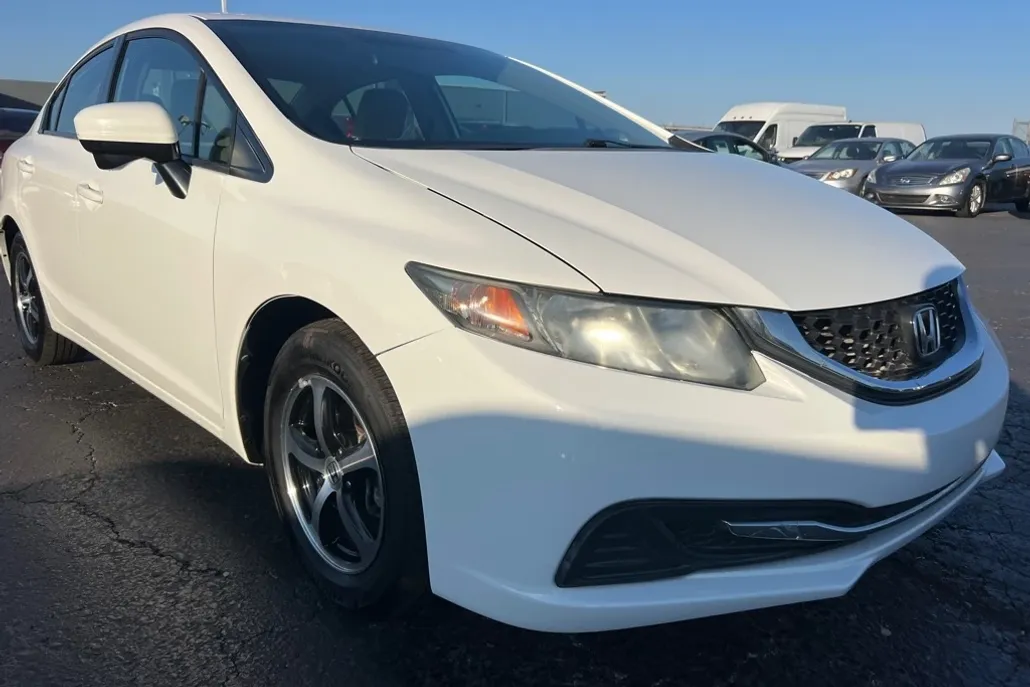 2015 Honda Civic Touring photo 1