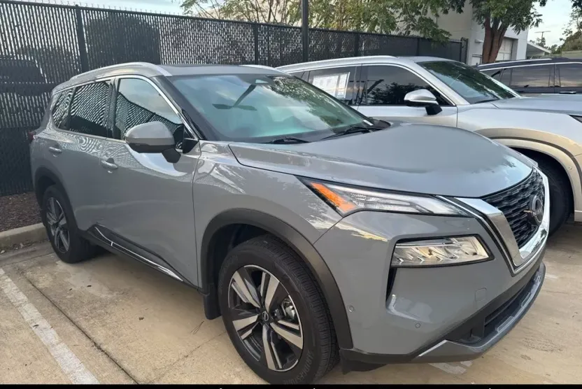 2023 Nissan Rogue SL photo 1